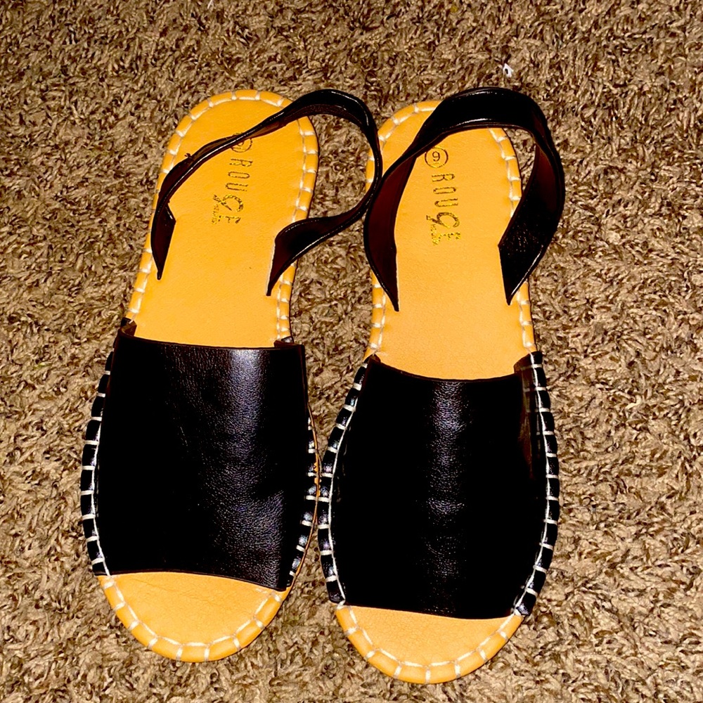 Cute lil sandals